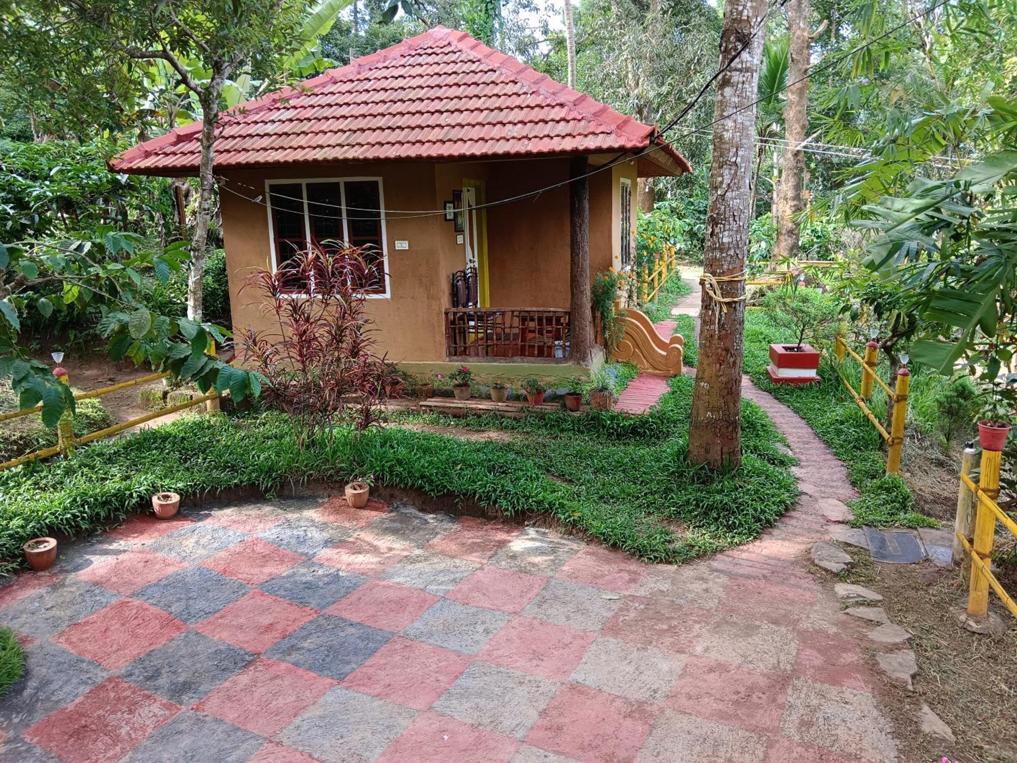 Kalidasa Tree House And Villa, Wayanad Chegāt エクステリア 写真
